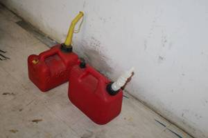 lot 1094 image: Lot of (2) 1-Gallon Plastic Gasoline Cans