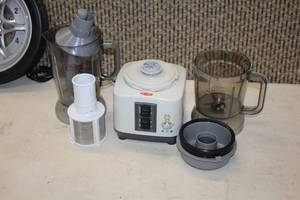lot 1124 image: Blender with Accessories