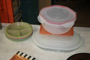 lot 1135 image: Assorted Plastic Dishwares - 9 Plates (x7), 10-12x4-12 Round Container with Lid, 9x7x2-12 Container with Lid, 15x10x3 Oval Container with Lid