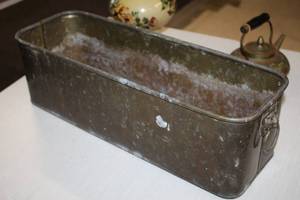 lot 1141 image: 18 Metal Pot