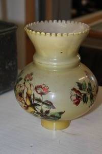 lot 1143 image: Floral theme Glass Top for Oil Lamp