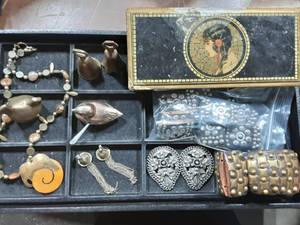 lot 15 image: Vintage Art Deco Canco Beautebox & Other Collectibles, Brass
