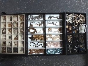 lot 18 image: Contents On 3-Trays Assorted Jewelry