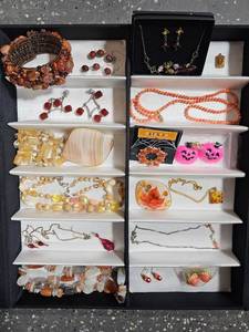 lot 3 image: Contents On Tray Assorted Jewelry