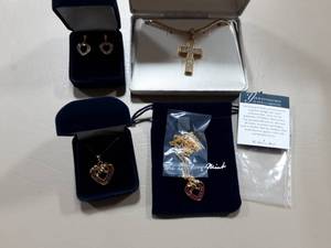 lot 26 image: 3-Boxed Danbury Mint, 1-Cross Necklace