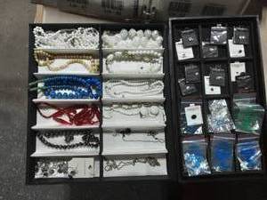 lot 50 image: Vintage Necklaces (Some Glass) & Assorted Loose Stones