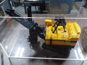 lot 73 image: Conrad Model Nr 294 187 Scale-P & H Mining Shovel Made In Federal Republik Of Germany