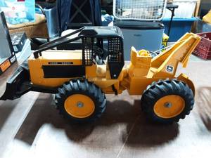 lot 74 image: Ertl Dyersville Iowa-John Deere Log Skidder Stock # 590