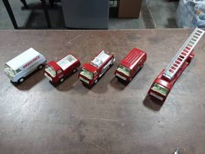 lot 86 image: Metal Tonka Fire Truck Emergency Vehicle Set