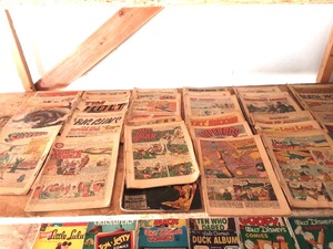 lot 106 image: Lot Of 36 Vintage Comics With No Jackets