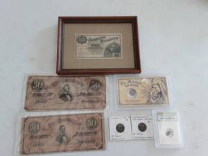 lot 126 image: Framed Tio Kronnor 1910, 2-Confederate Bills (Fake) 50$, Silver Dinier Coin The Madonna & Child 1540-1600 AD, 2 High Grade Roman Coins.