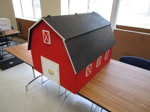 PlayToy Wood Barn wHinged Opening Roof 23x31x23