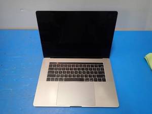 lot 49 image: Apple&nbspMacBook Pro 14,3 A1707 &nbspINTEL CORE I7-7920HQ  16GB DDR3 SDRAM  500GB HD  Includes IOS  15.4 screen with 2880 x 1800 HD Resolution  No Charging Cable &nbspBattery glued in, unable to remove. Scratches on screen