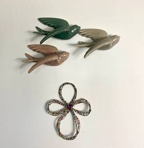 lot 15 image: Flying Swallow Wall Birds Ceramic Sculptures - Set of 3 plus Beaded Cross