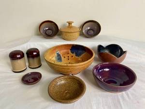 lot 16 image: Pottery Collection - 8 Pieces - Neutral Shades