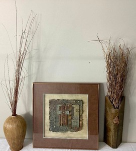 lot 23 image: Fiber Art Bundle - Hanging Vase with Dried Spray, Ceramic Vase with Dried Grasses and Fiber Art Framed Picture