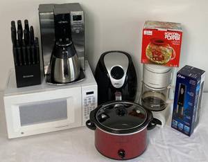 lot 79 image: Small Appliance Collection