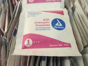 lot 36 image: Case of 1000 BZK 5x7 inches Antisep...