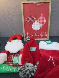 lot 131 image: Holiday Items...