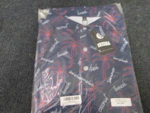 lot 289 image: Brisira Mens Large Wicking Collare...