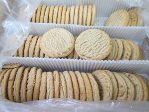 lot 351 image: EE 72 ct FROZEN Homestyle Peanut Bu...