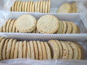 lot 352 image: EE 72 ct FROZEN Homestyle Peanut Bu...