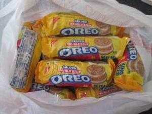 lot 413 image: 12-4 oz Oreos Golden Double Stuf Ki...