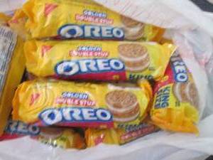 lot 414 image: 12-4 oz Oreos Golden Double Stuf Ki...