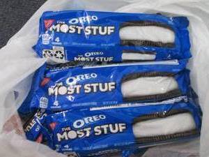 lot 417 image: 12- 3 oz Oreos Most Stuf...
