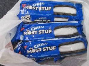 lot 418 image: 12- 3 oz Oreos Most Stuf...