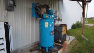 lot 12 image: LeROI Industrial Air Compressor
