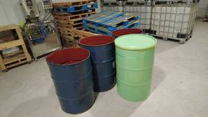 lot 20 image: Lot of 4 Empty Metal Drums - Various Colors no lids