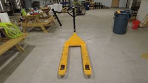 lot 110 image: Yellow Manual Pallet Jack 440lbs Capacity