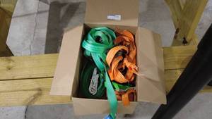 lot 114 image: Lot of ratchet Straps - Assorted Colors