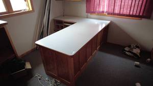 lot 146 image: L-Shaped Wooden Office Desk with Storage Drawers and Cubby Holes