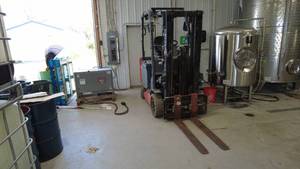 lot 7 image: Toyota Forklift with GNB EF Industrial Power Battery Charger