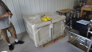 lot 94 image: Large White Storage Container with Hinged Lid