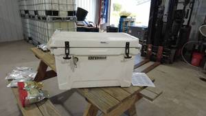 lot 100 image: CaterGator Insulated Cooler with Stainless Steel Coil Insert with tap line