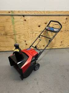 lot 53 image: TORO 21 in. (53 cm) Power Clear e21 60V Snow Blower (Tool Only) (Retails for $549)