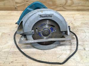 lot 90 image: Makita 7-14 in. 15 Amp Corded Circular Saw Model # 5007F