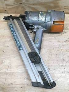 lot 91 image: 3-14 Clip Head Nailer