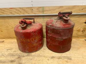 lot 135 image: Lot of 2 Gas Cans