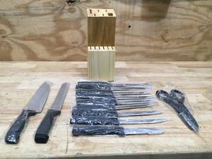 lot 147 image: Smart Home 13 Piece Knife Set