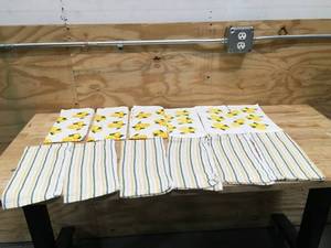 lot 161 image: Lot Of 15 Kitchen Towels
