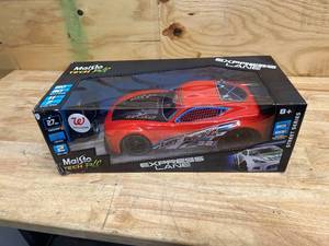lot 194 image: MAISTO TECH RC CAR EXPRESS LANE