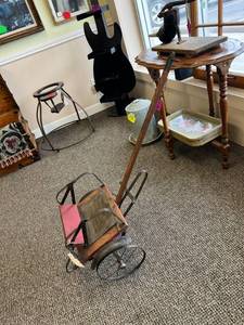 lot 5 image: 1910 Baby Stroller