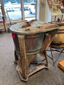 lot 7 image: AutoMatic Electric Washer
