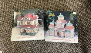 lot 26 image: Dickens Keepsake Porcelain Lighted Houses