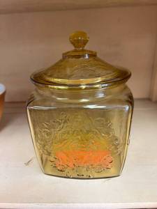 lot 32 image: Federal Madrid Cookie Jar
