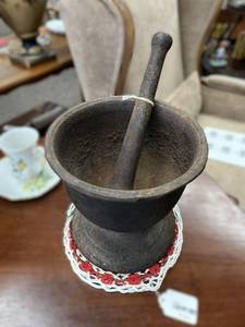 lot 60 image: Cast Iron Mortar & Pestle